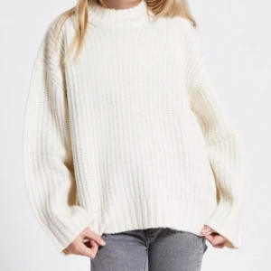 Stickad Tröja - Super varm och skön tröja från Lager 157🤎ordinarie pris 120kr Skriv för fler bilder eller frågor💗