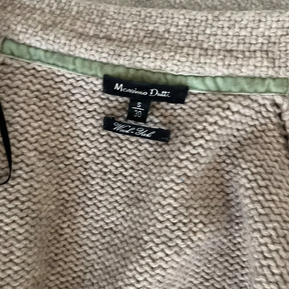 Säljer denna super fina Massimo dutti bolero💕. Stickat.