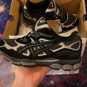 Asics fel nyc - Oanvänd köpt från Zalando uk och kvitto finns, storlek 41,5 men passar 40-41