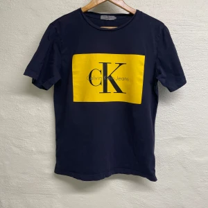 Calvin Klein T-shirt  - Calvin Klein T-shirt i storlek S.