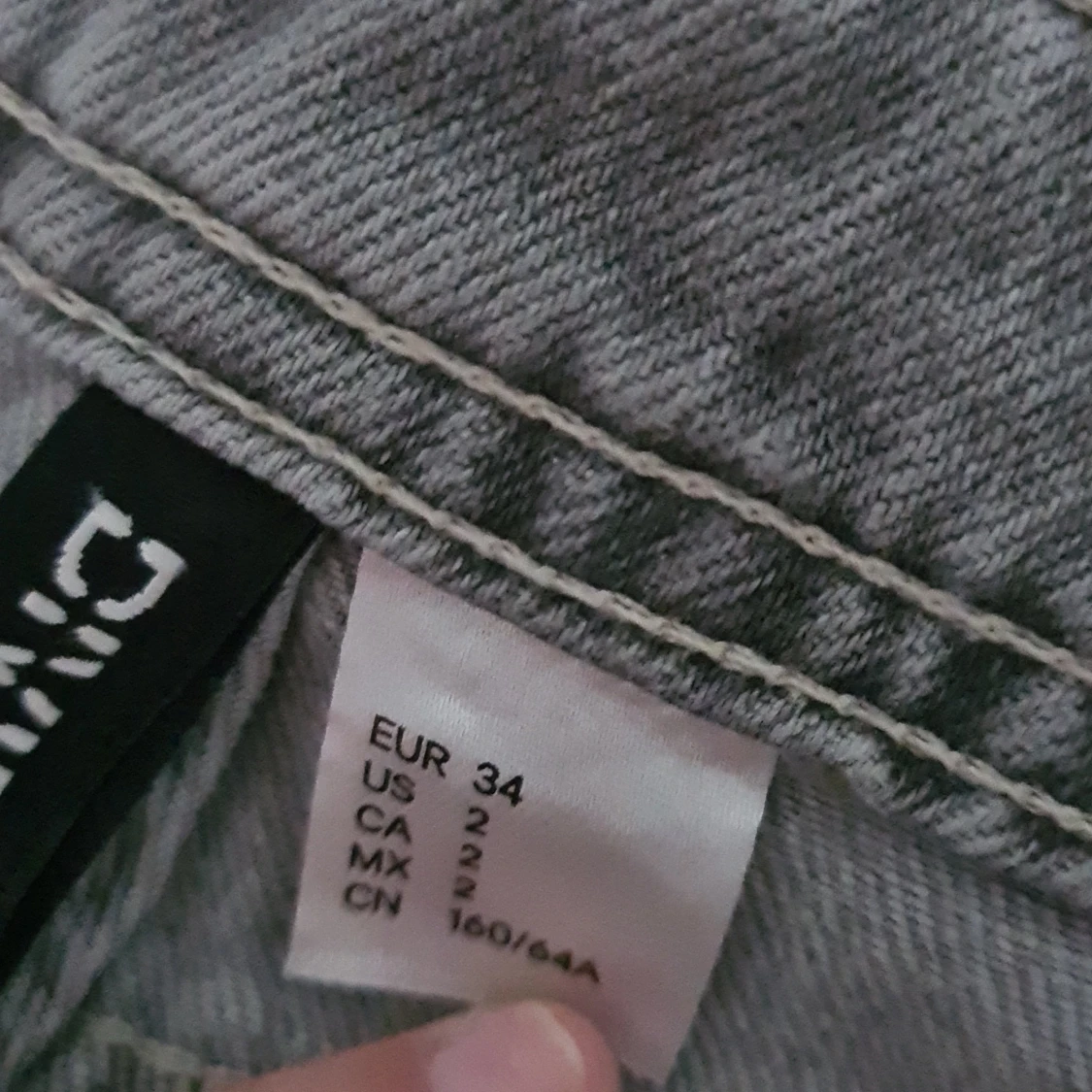 Gråa utvängda byxor - 91