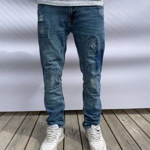 Jeans - Nyskick, knappt använda. Inga fläckar eller andra tecken på användning.