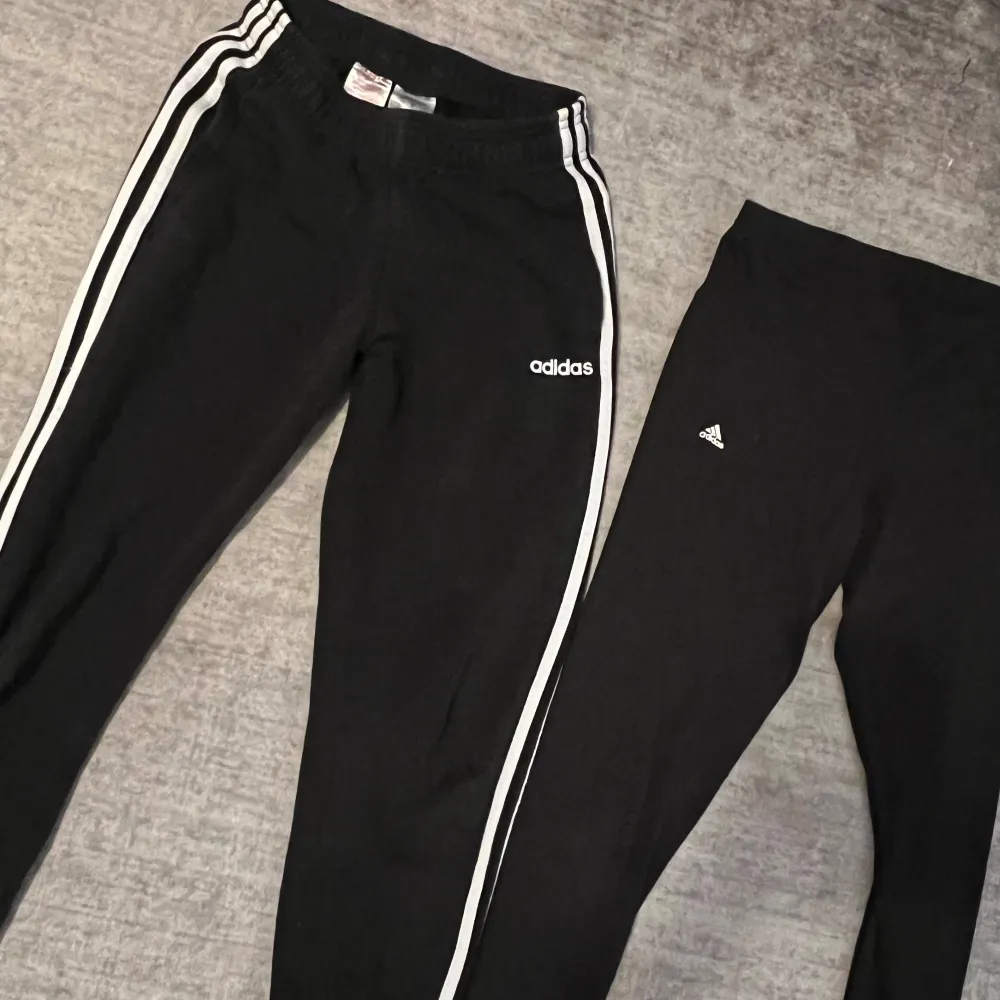 Adidas gympants & mjukispants. 250båda eller mjukispants 200 och gympants 80.  Inköpt för 699.. Jeans & Byxor.