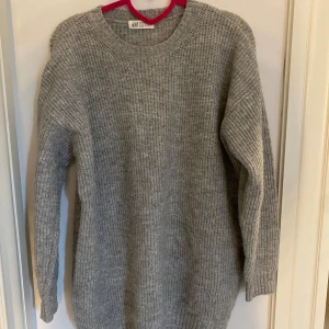 Stickad tröja oversized  - Nästan aldrig använd stor i storleken passar S och M 