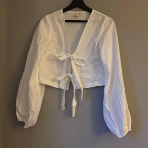 Blus från Nelly - Endast använd en gång, storlek 38.