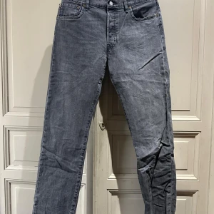 Levis 501 34/34 - Säljer dessa jeans. Använd fåtal gånger och är i topp skick!👌Hör av dig om du har några frågor.😊