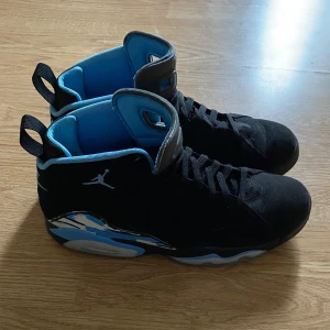 Jordan Jumpman MVP - Bought last year, used a number of times. A little creased ob the sole, but otherwise they are in good condition. Selling them because I have no use for them anymore. Price is negotiable.