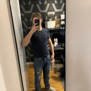 Gant t-shirt  - Mörkblå gant t-shirt  Inte mycket använd  Står storlek 176 men sitter som en s 