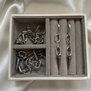 Bella earrings  - 45kr per par 