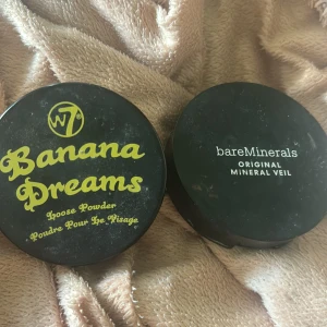 Puder  - Banana Dreams knappt använd pris 15kr Bare minerals puder använt men mycket kvar, 40kr 50 för båda