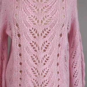 Slutsåld tröja h&m - Stickad tröja från hm Bra skick och super fin Säljer pga att den inte får någon användning💗