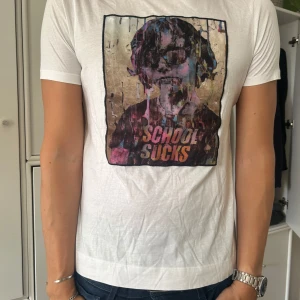 Limitato tröja - Supercool t-shirt från Limitato! Säljer två andra limitato t-shirts!!