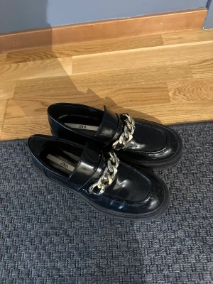 Loafers zara - Loafers från zara. Storlek 37. Superbekväma och fint skick!