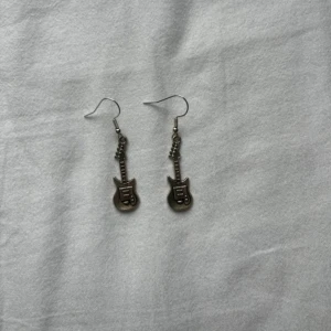 Örhängen - Söta gitarr örhängen