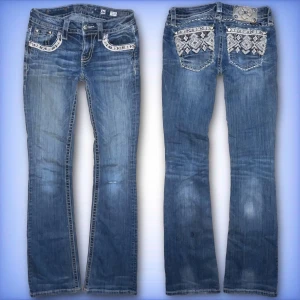 Miss me jeans - Ett par jätte fina bootcut, lågmidjade miss me jeans💙 En liten fläck på vaden, se sista bilden😊