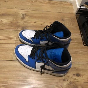 Nike Jordans - Så snygga o så bra skick 💙 Står storlek 41 men passar 40-41