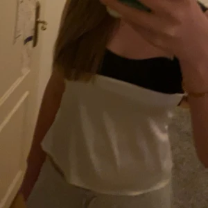 vit och svart linne - fint vit och svart linne från Shein, aldrig använd💕