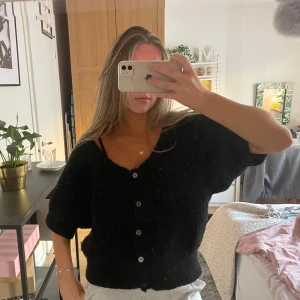 Stickad kofta - Såå fin och mysig!! Perfekt till höst 💛oversized