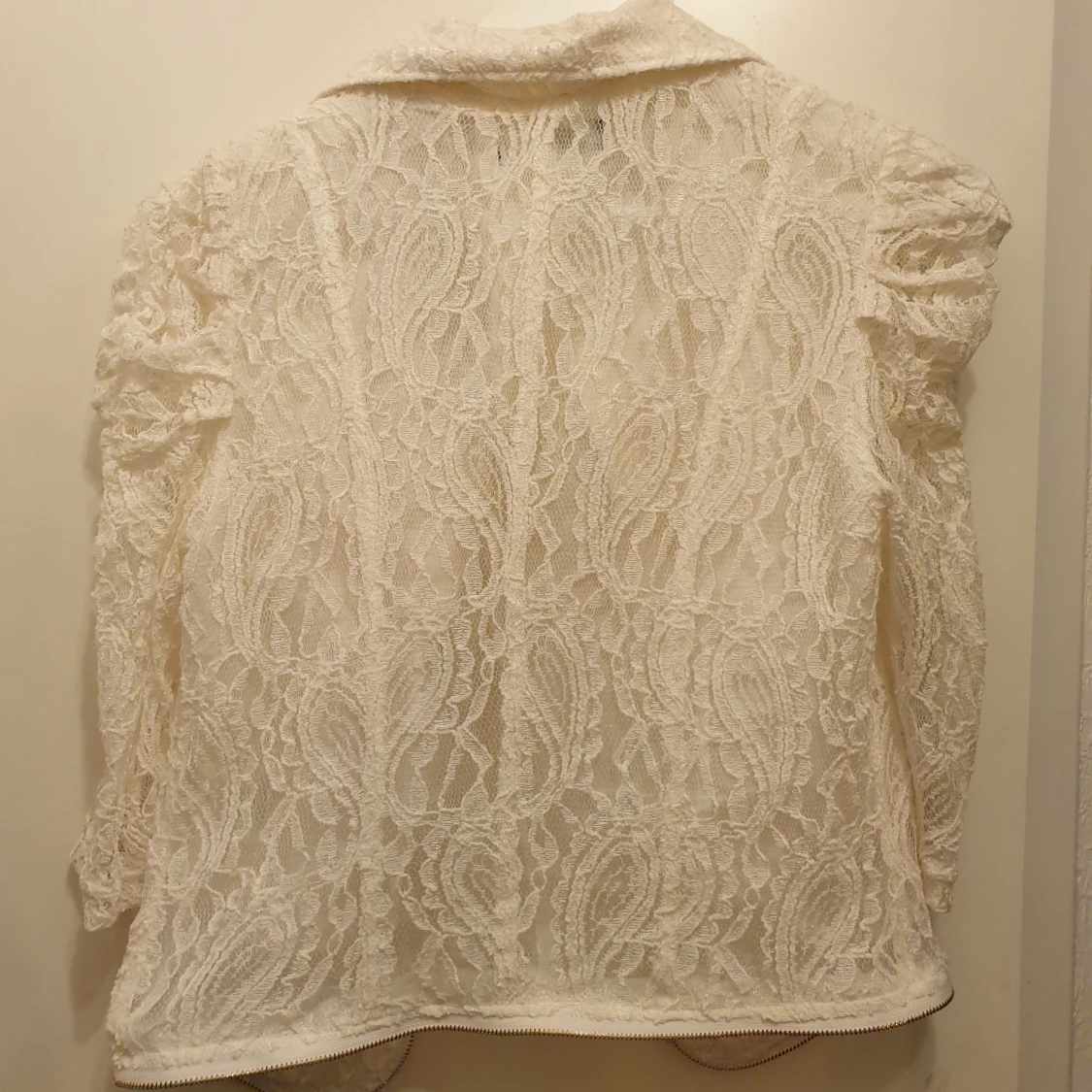 Vit spetsjacka från Sisters - 25