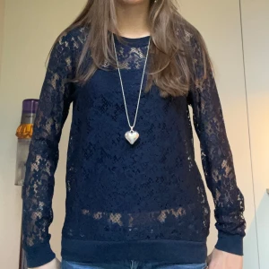 Spets tröja - Fin Spetströja från vero Moda. Andvönd fptal gånger 💕💕