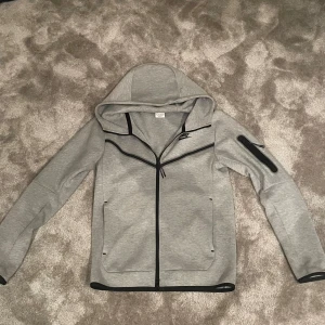 Nike Tech - Nästan helt oanvänd, inga defekter kan diskutera pris.