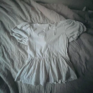 Gina tricot t-shirt blus - Bra sick fin tröja.  Får ej användning till tyvärr.💗 