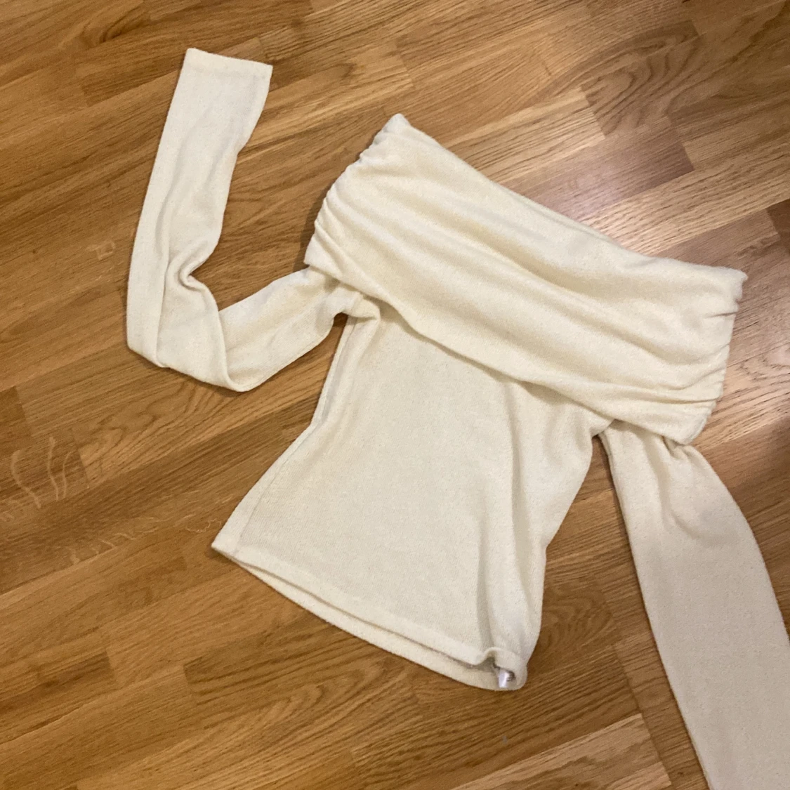 Off shoulder tröja - 91