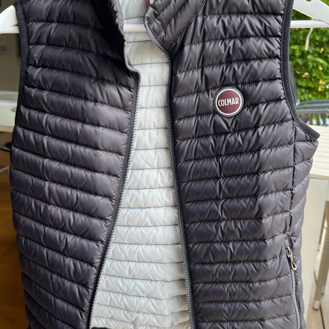 Svart dunväst från Colmar