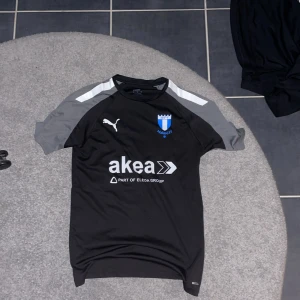 MFF träningströja  - Säljer nu MFF träningströja i bra skick, storlek S/M