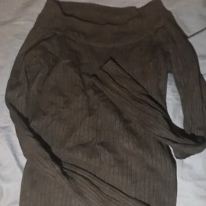 Tröja - Långärmad tröja med öppna axlar