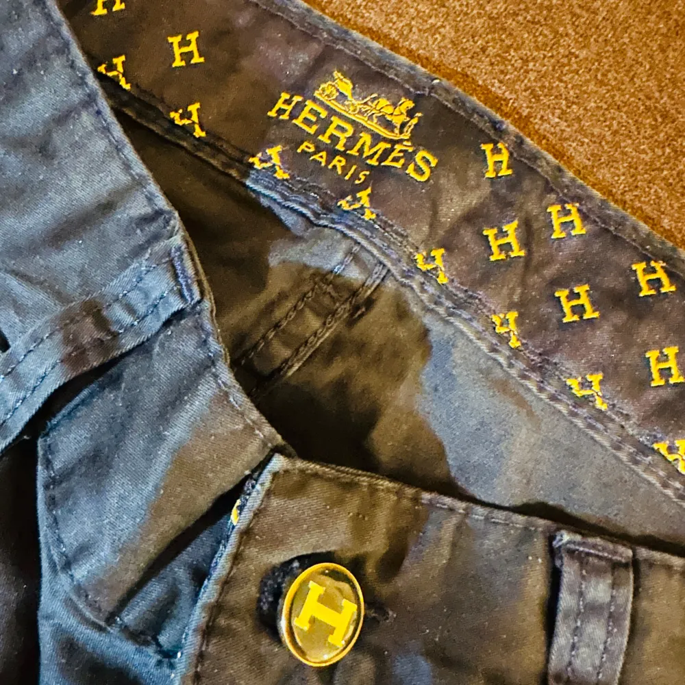 Jävilgt feta Hermes jeans bra skick köpt för 15000 tusen . Jeans & Byxor.