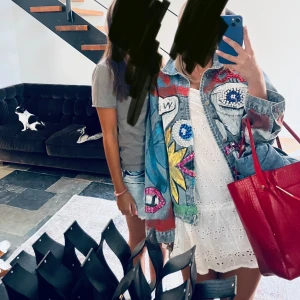 Vit klänning  - Säljer denna klänning i storlek 34💕💕