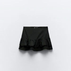 Kjol  - Jättesnygg kjol från zara, inga defekter och aldrig använd  Nypris-329 💗🤩