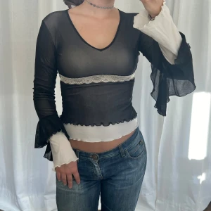 Vintage topp - Vintage Repeat topp med vida ärmar 🖤