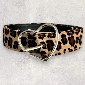 Leopard print hjärt bälte  🐆  - Skriv ifall ni är intresserade:)