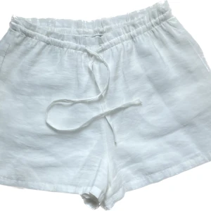 Short  - Super sköna shorts! Kommer aldrig till användning därav säljer jag💓