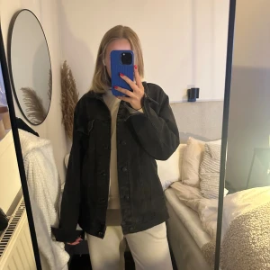 Grå jeansjacka - Grå oversized jeansjacka från zara
