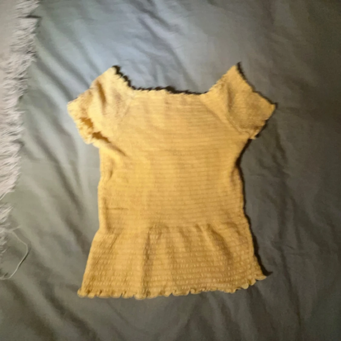 Gul ribbad topp - 90