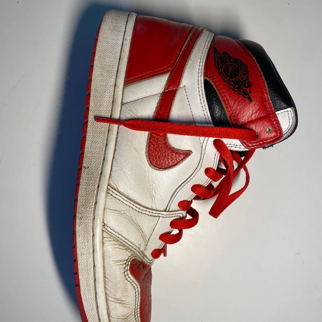 Nike Air Jordans i rött och vitt - 90