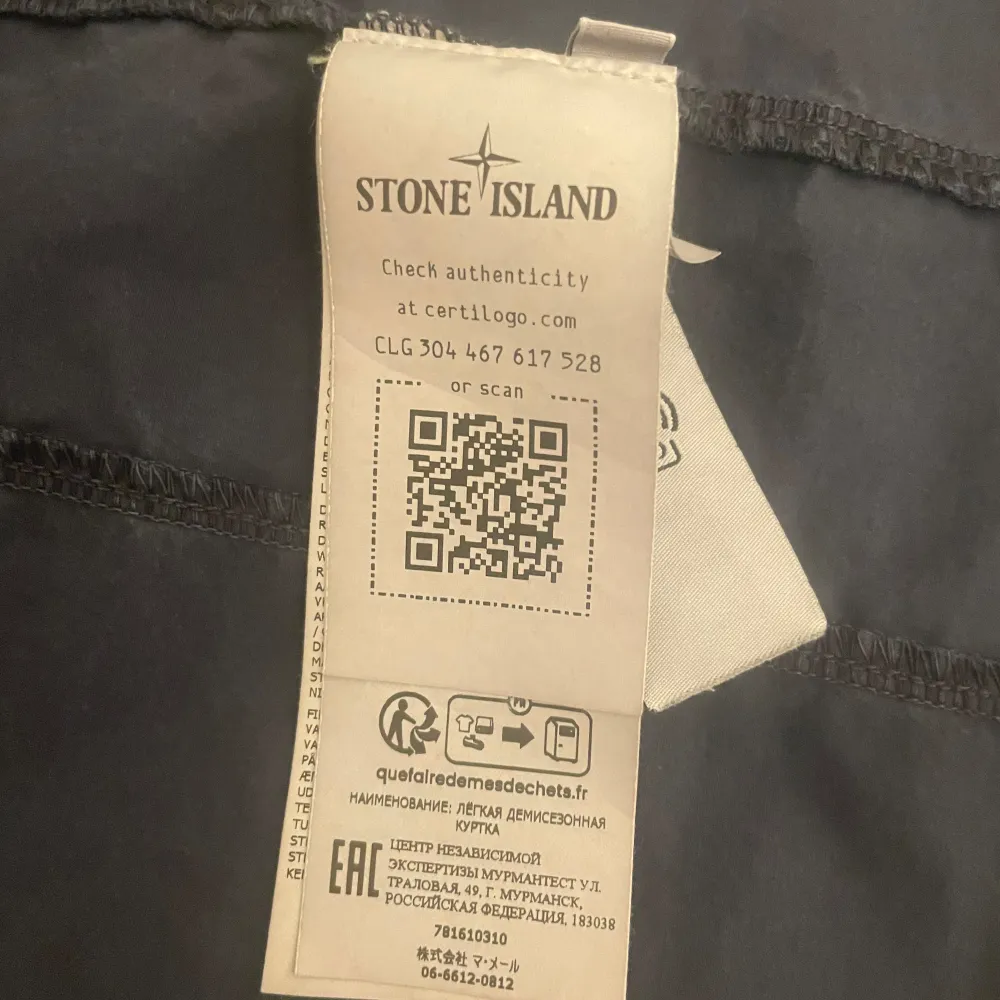 Tjena! Jag säljer min stone island windbreaker Skick 7/10 använd helt okej mycket där vad priset . Jackor.