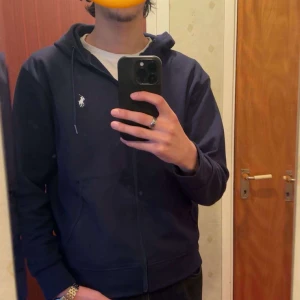 Polo Ralph Lauren holding - I bra skick, men snöret saknas