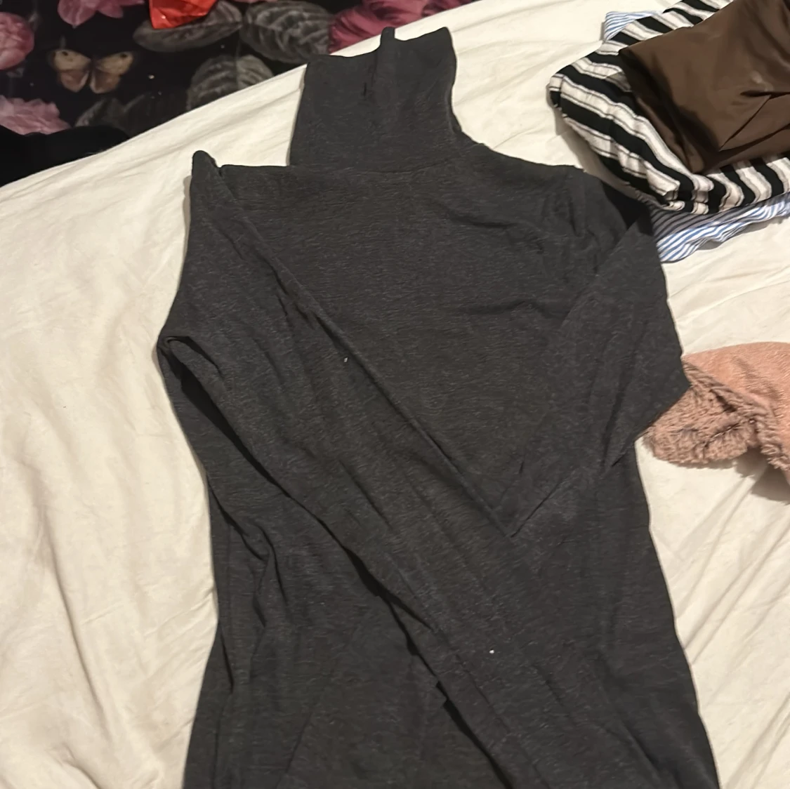 Mörkgrå klänning med polokrage