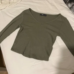 Fin tröja - En super fin magtröja från new yorker. Aldrig använd och har inga skador. Bra skick.