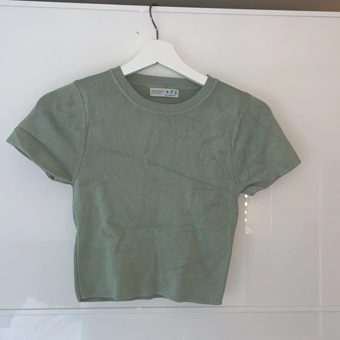 Grön ribbad topp från Primark