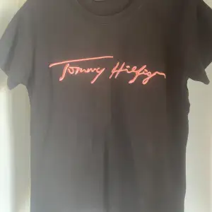 Helt oanvänd Tommy Hilfiger T-shirt, nyskick!