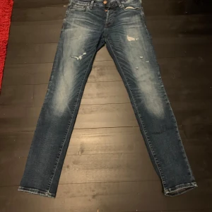 Jack and Jones jeans! - Skit fetta slim jeans Storlek 30/32 Skriv om ni har några frågor