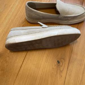 Zara loafers, använde max 5 gånger Strlk 43 Beige färg