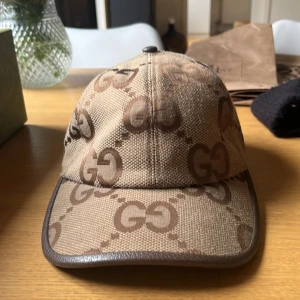 Gucci keps jumbo - Gucci keps storlek M bra skick, priset går att diskutera