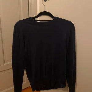 Tröja  - Super skön marinblå tröja 💕
