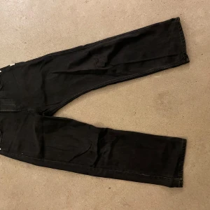 District 46 jeans - Svarta baggy jeans från märket ”district fortysix”. Skriv om intresserad. Priset är ej fast.